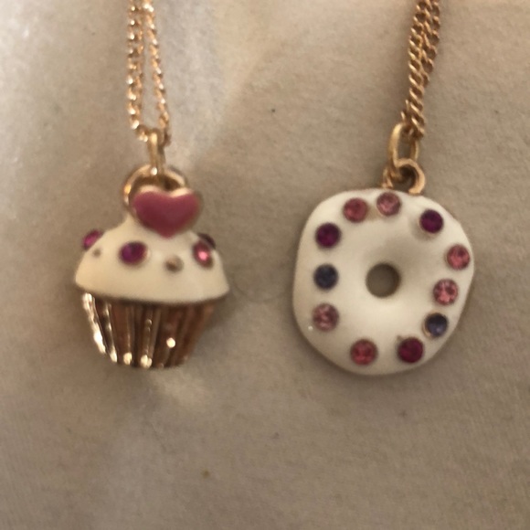 2 in 1 Donut & cupcake necklaces - Picture 1 of 5